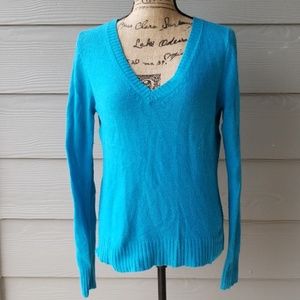 Blue long sleeve sweeter